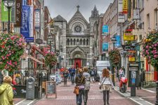 Dublin,,Ireland,-,September,2009,-,Shoppers,And,Tourists,At